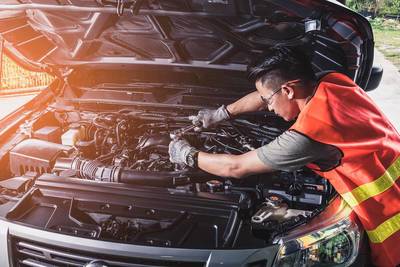如何在加拿大成為一名職業汽車維修技師?